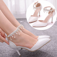 Load image into Gallery viewer, Pearl Embellished Low Heels