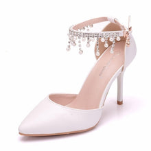 Load image into Gallery viewer, Pearl Embellished Low Heels